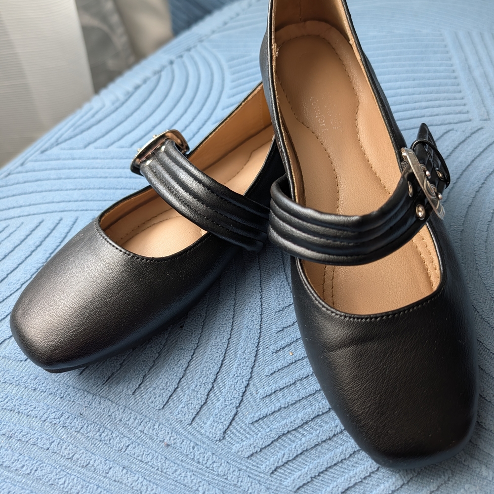 Chic Black Mary Jane Flats